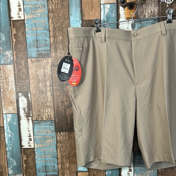 Greg Norman 40 stretch Men's Tan Shorts - Picture 2 of 12